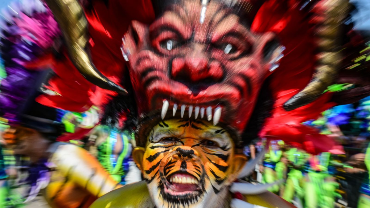 La Batalla de las Flores 2026 celebra los 35 años del Cumbiódromo con un colosal desfile lleno de tradición, música y fantasía

 – Tinta clara