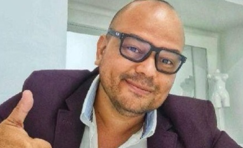 Reconocido médico de Bucaramanga condenado en primera instancia por la muerte de una mujer en cirugía estética continúa operando y lo niega Fiscalía

 – Tinta clara