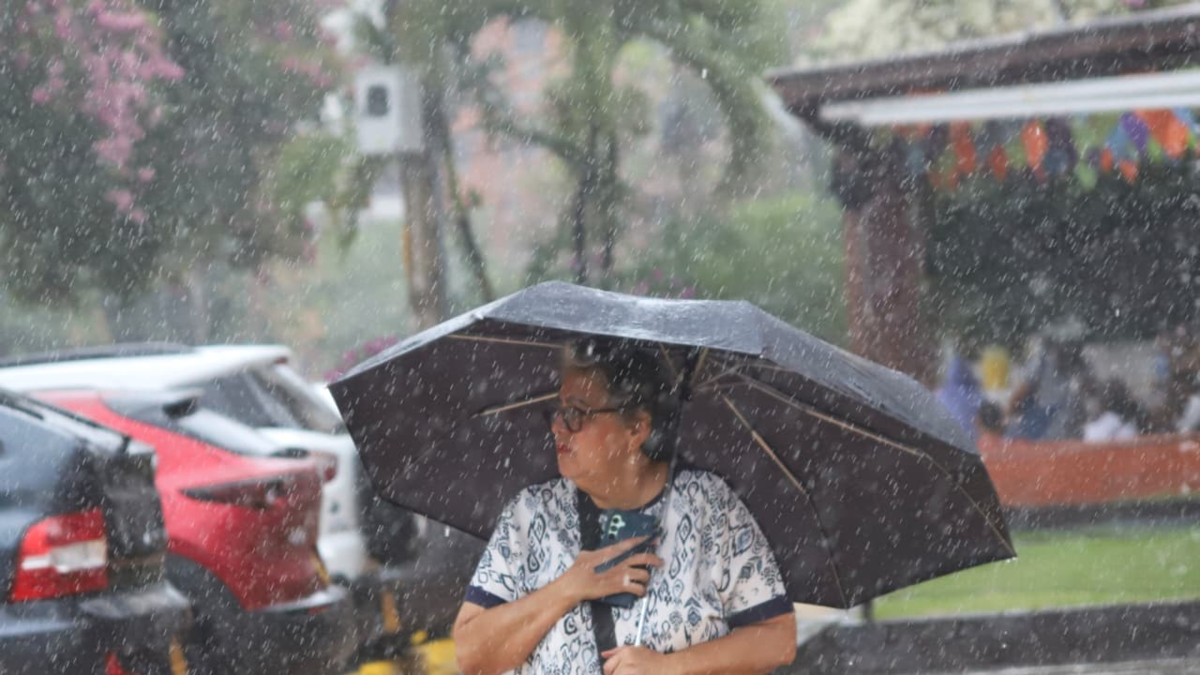 Restricciones de playas y alertas de emergencia activadas

 – Tinta clara