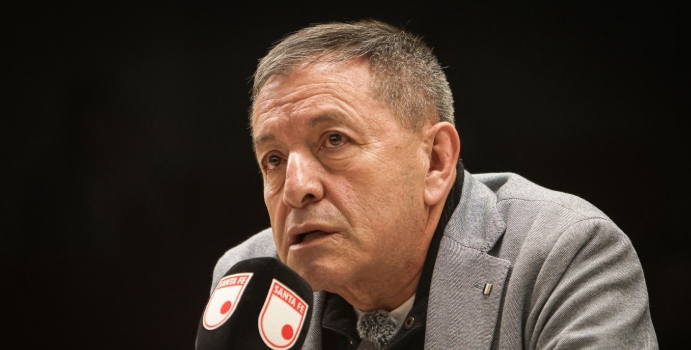 Con esta maniobra Méndez busca reducir la deuda de Santa Fe

 – Tinta clara