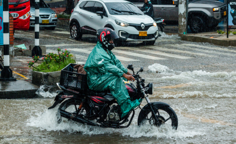 primeros informes de inundaciones y daños

 – Tinta clara