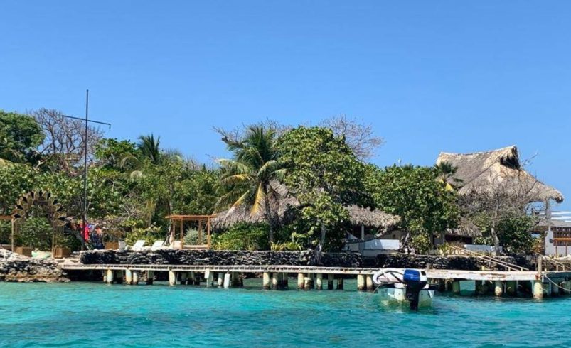 un barco pasó por encima de él

 – Tinta clara