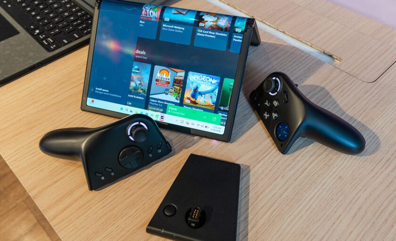 Pensé que las consolas portátiles ya estaban definidas. Lenovo ha decidido que también se podrán doblar por la mitad

 – Tinta clara