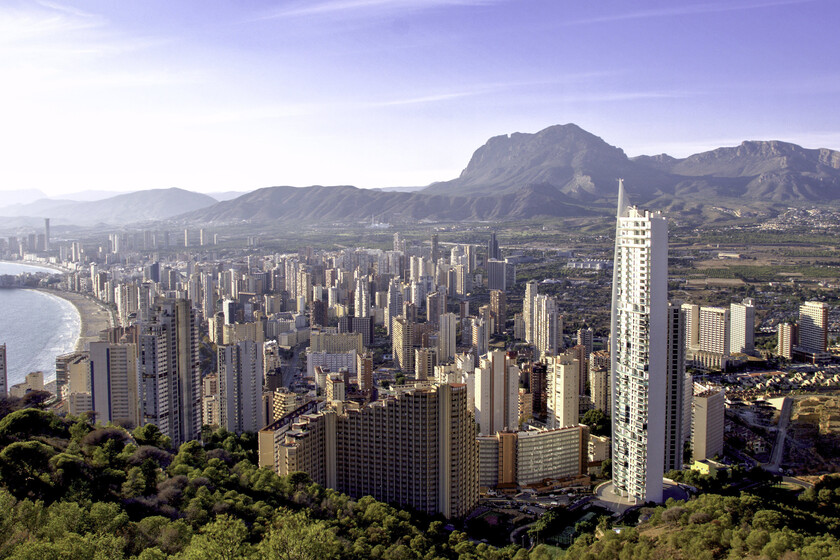 Este pueblo de España pasó desapercibido hasta 1953. Entonces decidió realizar el experimento turístico más grande del mundo.

 – Tinta clara