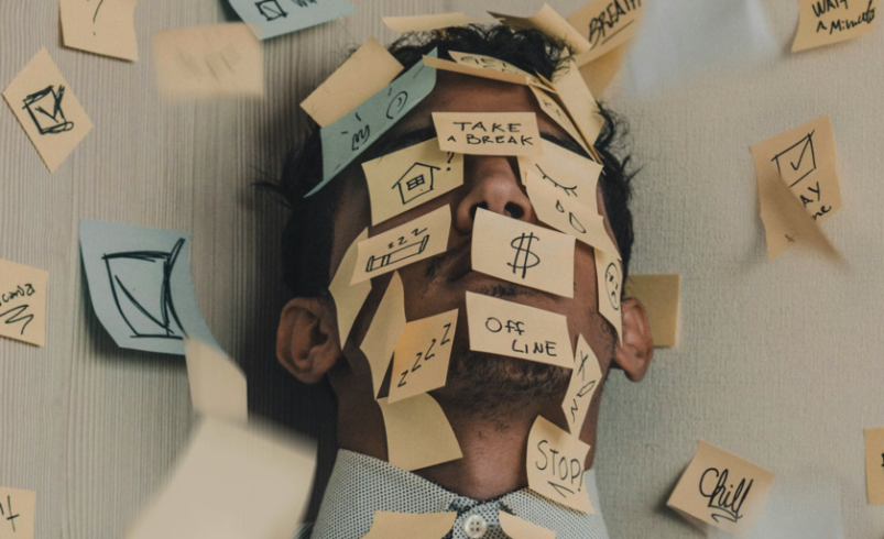 Uno de los mayores errores que estamos cometiendo como sociedad es asumir que vivir cansado es normal.

 – Tinta clara