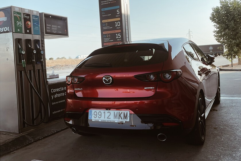 He calculado cuánto gastaré en gasolina esta Semana Santa. Ya estoy buscando un coche eléctrico.

 – Tinta clara