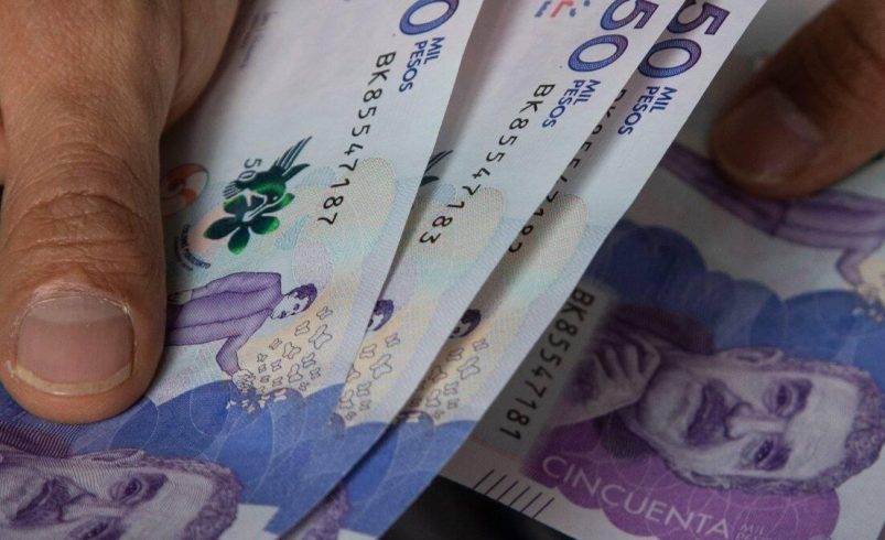 Gobierno desafía advertencias legales y mantiene plan para mover $25 mil millones de AFP a Colpensiones

 – Tinta clara