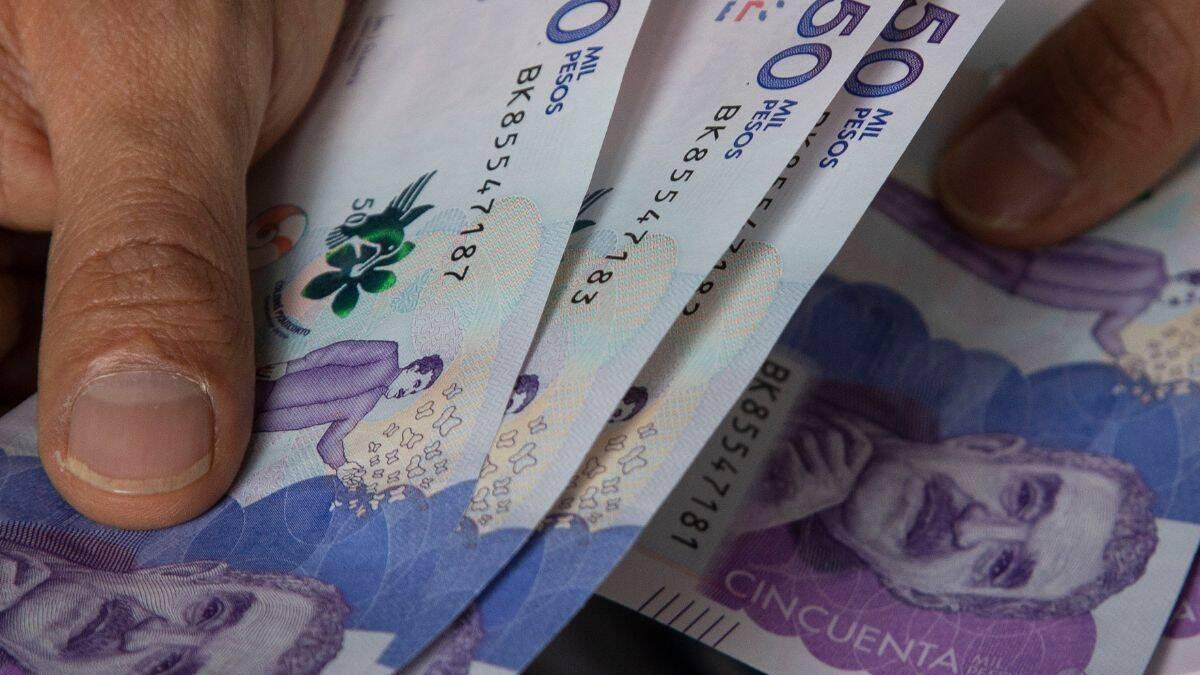 Gobierno desafía advertencias legales y mantiene plan para mover $25 mil millones de AFP a Colpensiones

 – Tinta clara