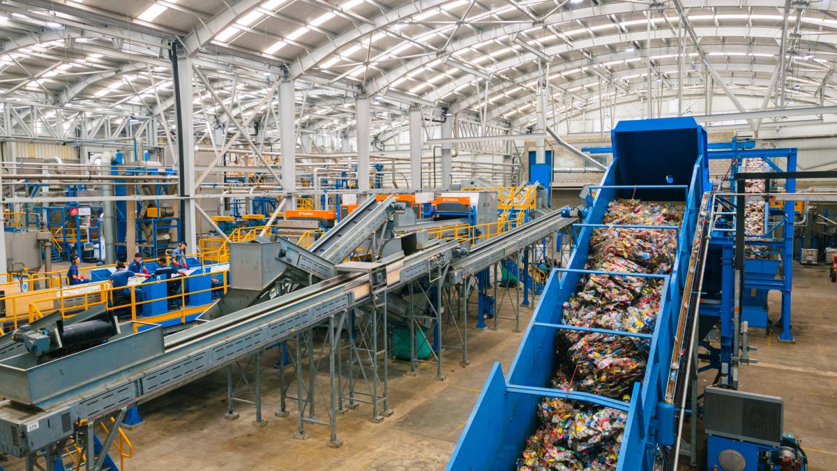 Enka consolida su negocio verde y obtiene beneficios en 2025 a pesar de los retos de la industria textil

 – Tinta clara