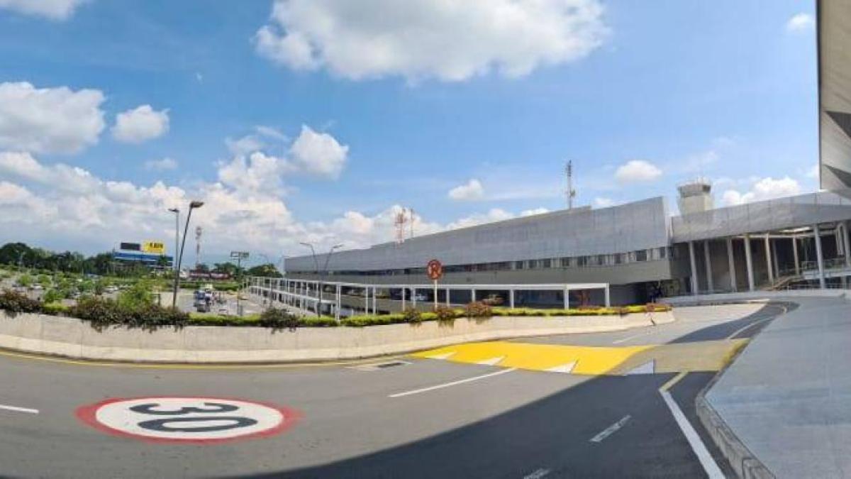 Mientras Aerocivil anuncia Conpes para obras hasta 2030 en el aeropuerto del Valle, crece el temor de que el Gobierno no ejecute una concesión y lo siga operando

 – Tinta clara