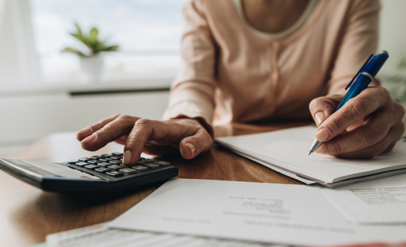 ¿Es mejor pagar en efectivo o a plazos? Claves para tomar decisiones sin aumentar el endeudamiento

 – Tinta clara