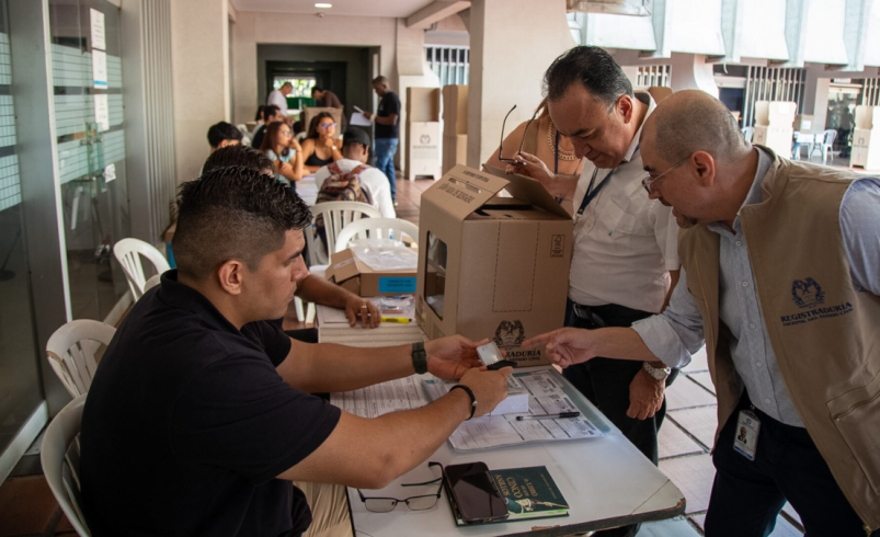 ¿Quién ganó y quién perdió en este concurso?

 – Tinta clara