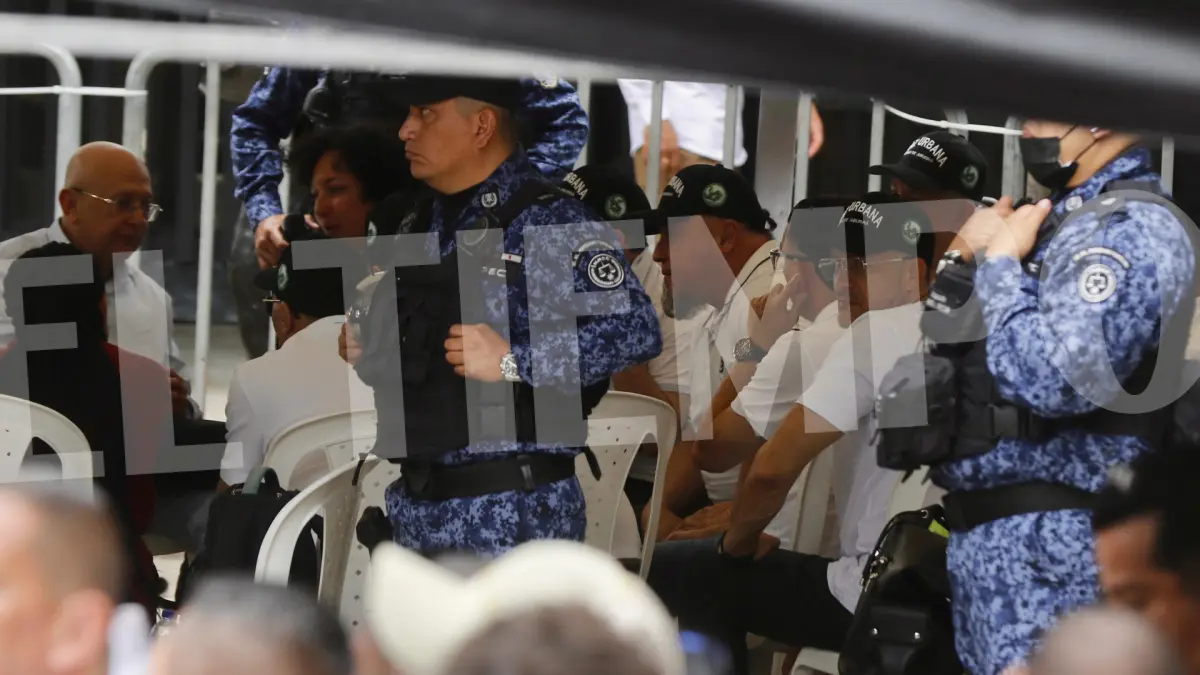 El historial de los nueve cabecillas presentes en el ‘escenario’ del presidente en Medellín a quienes la Fiscalía suspendió las órdenes de aprehensión

 – Tinta clara