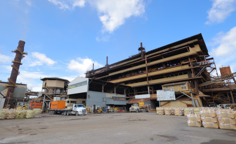 Hay 400 empleados atrapados en una planta

 – Tinta clara