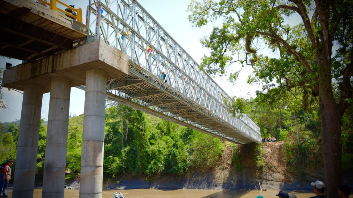 Nuevo puente sobre el río Quiratá pone fin al histórico aislamiento en épocas de lluvias de más de 8.000 habitantes rurales de Santander

 – Tinta clara