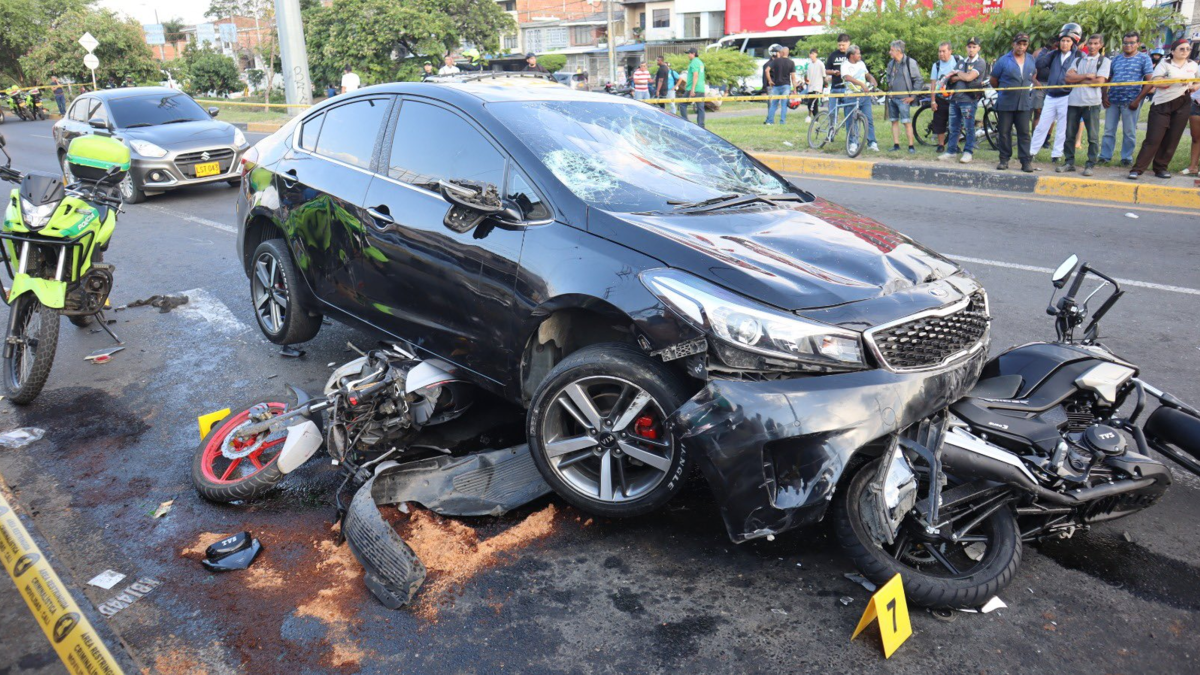 La fuga tras el robo de un coche acabó con cinco heridos y siete vehículos dañados

 – Tinta clara