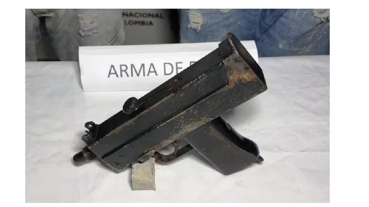 En Cartagena capturan a dos hombres con una metralleta y 23 cartuchos, cuando intentaban escapar por las faldas del Cerro de la Popa

 – Tinta clara