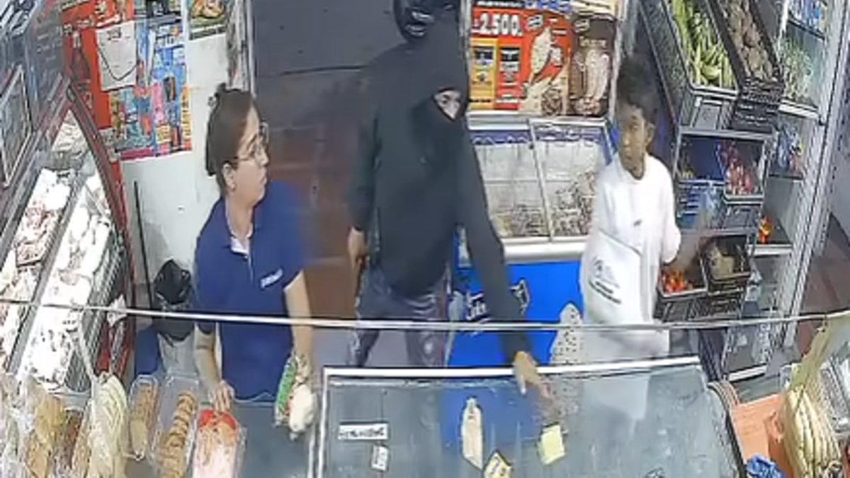 Extorsionador deja un panfleto e intenta dispararle a un comerciante en el barrio Galán (Barranquilla): el arma se encasquilló

 – Tinta clara