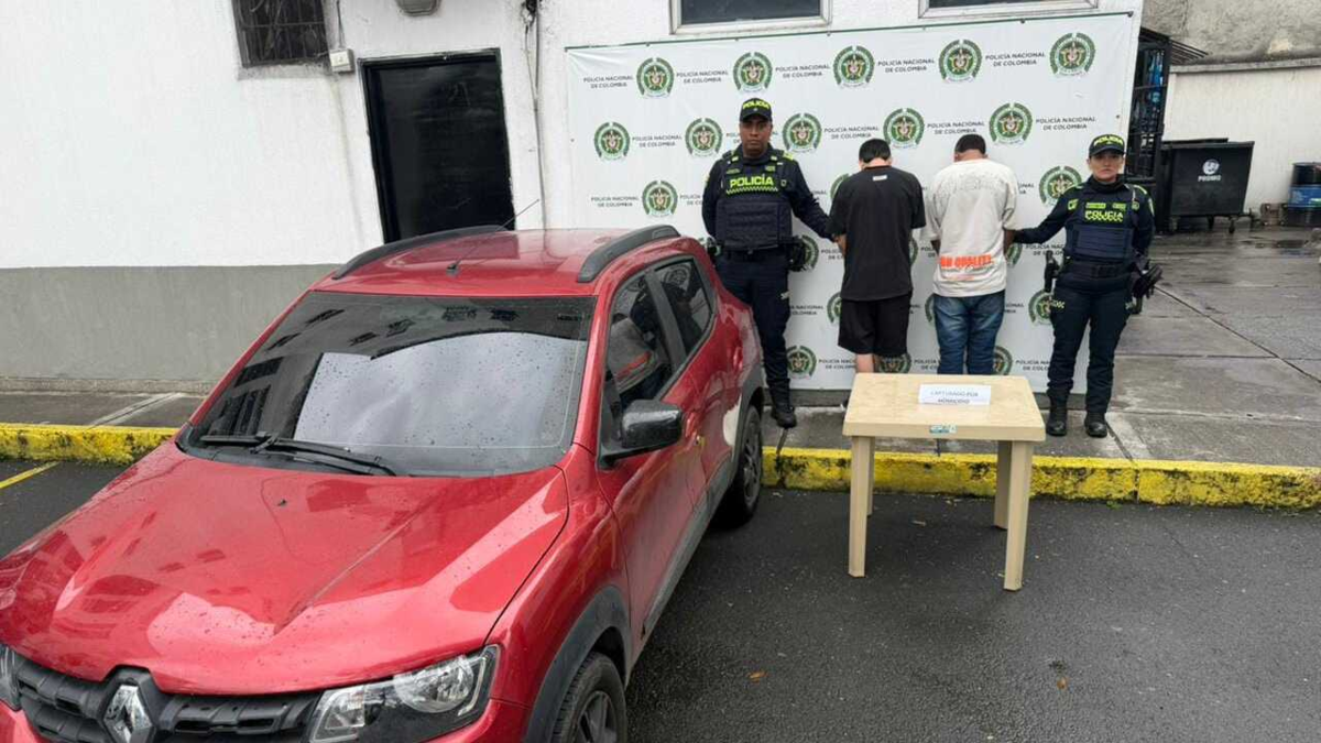 Policía de Cali captura a dos presuntos asesinos por el robo de una cadena en el barrio Centenario

 – Tinta clara