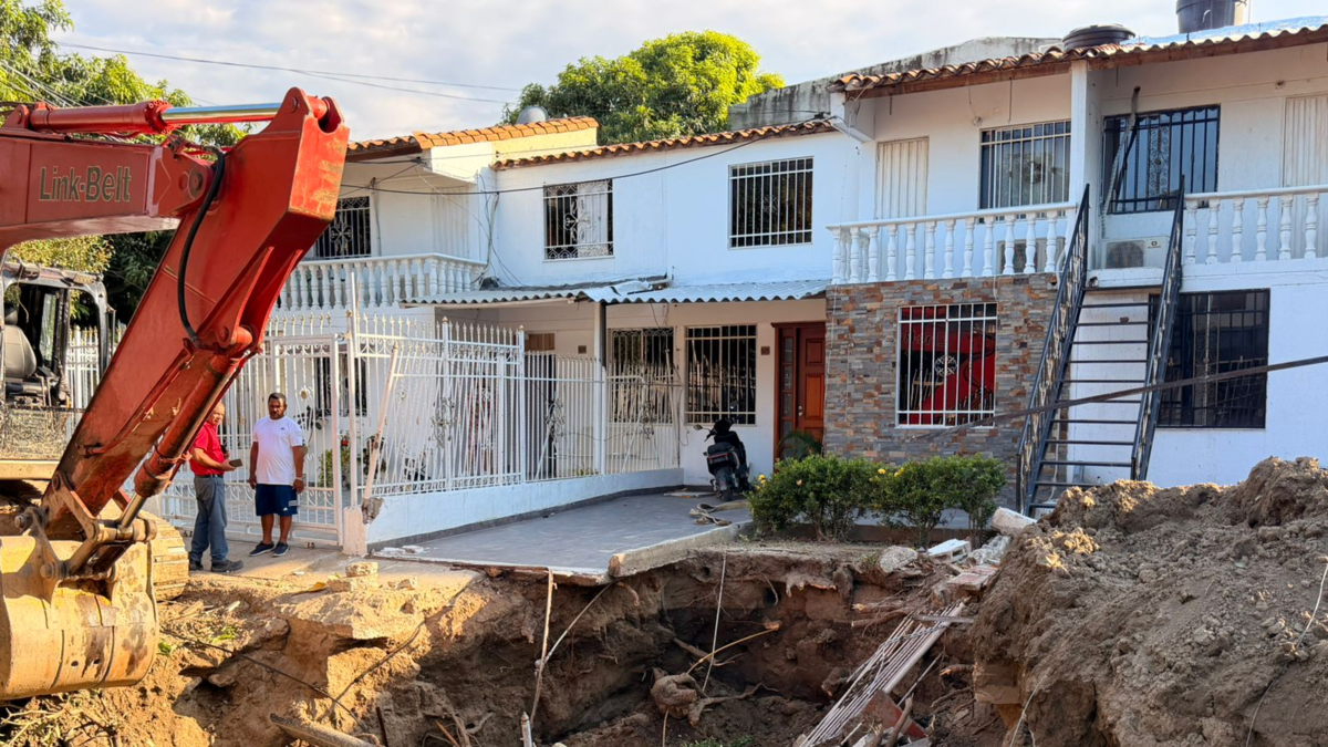 Nuevo derrumbe en urbanización de Santa Marta obligó a evacuar a tres familias

 – Tinta clara