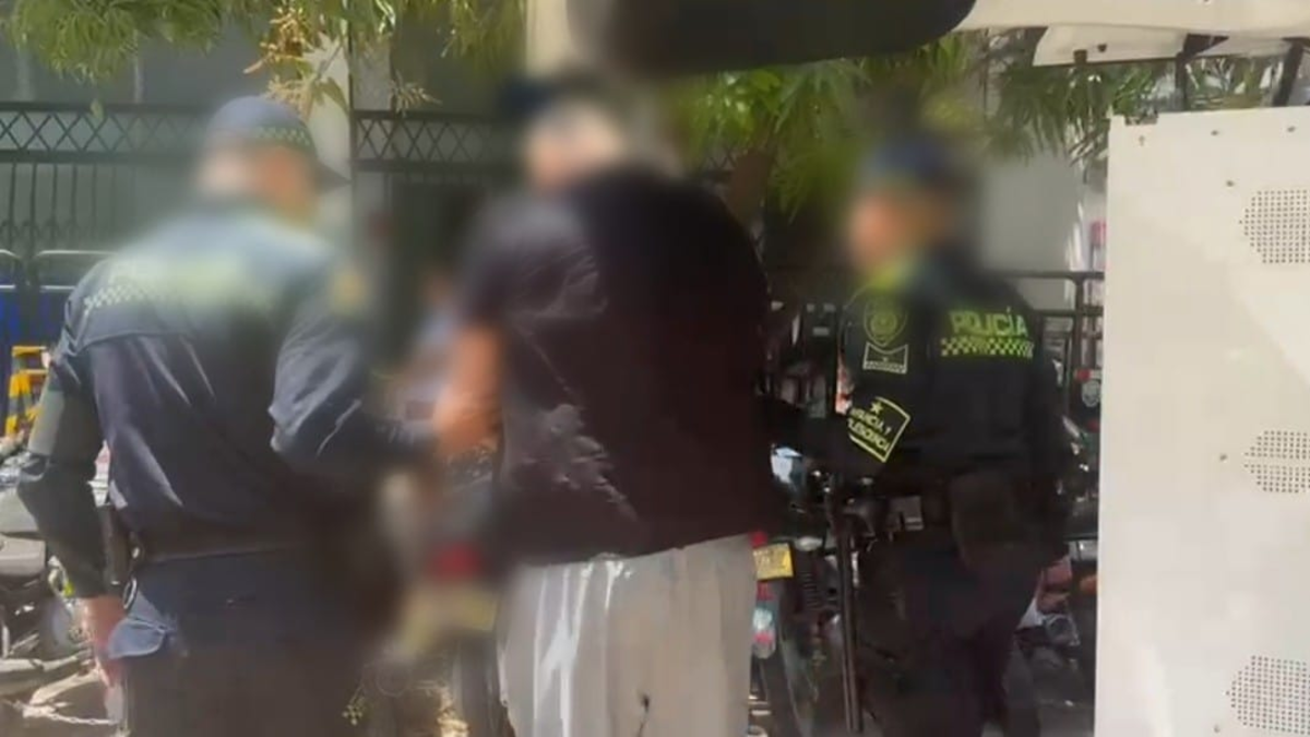 uno de ellos era extranjero

 – Tinta clara