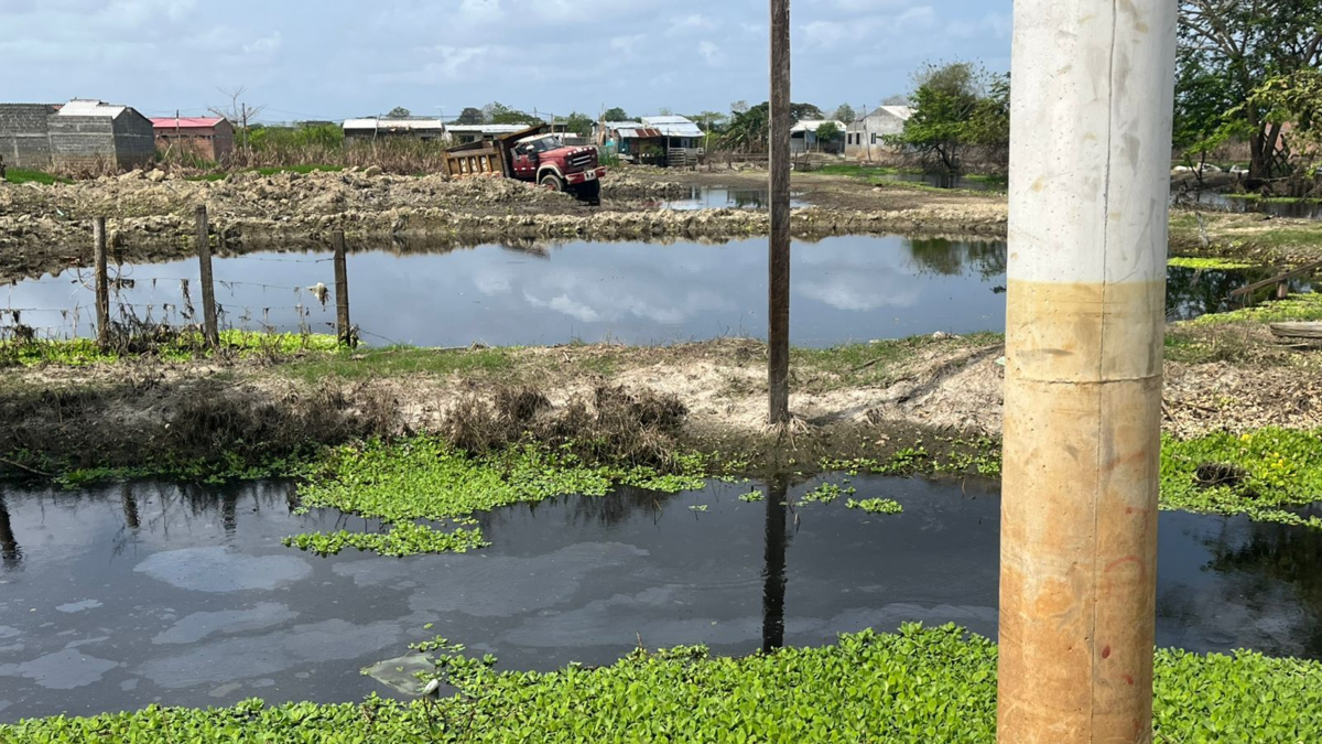 En tierras cordobesas que pertenecieron al narcotráfico, políticos condenados derriban barreras hidráulicas ilegales para evitar inundaciones

 – Tinta clara