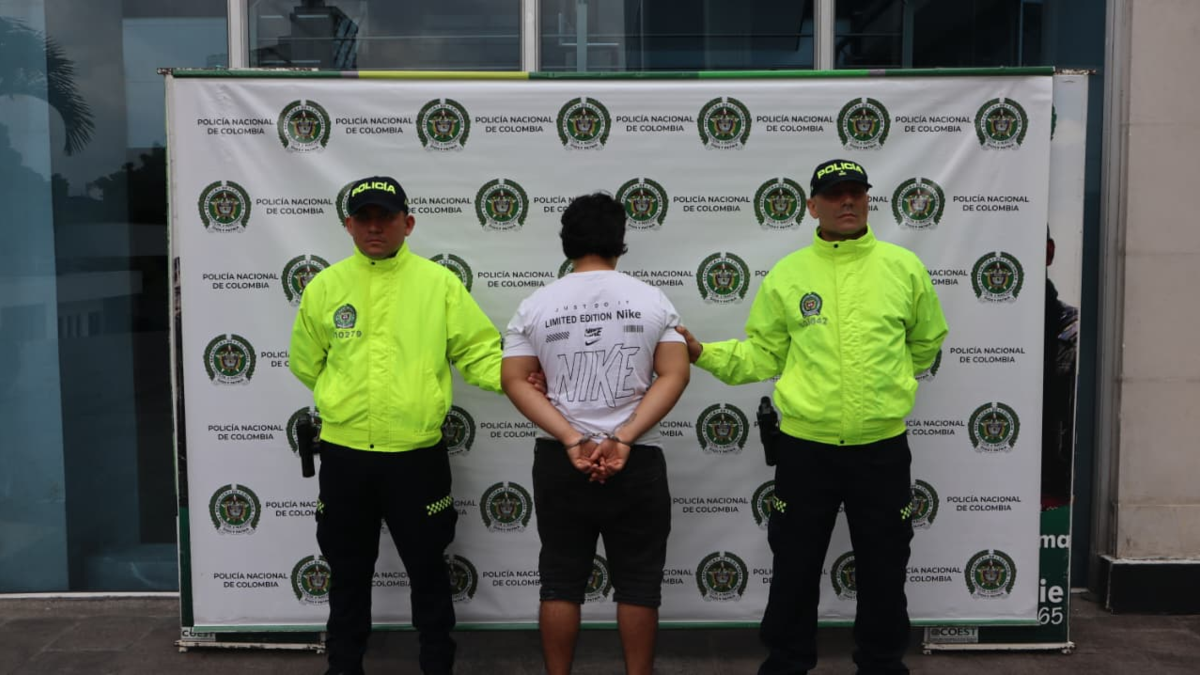 Ofrecen hasta 100 millones de dólares por cada prófugo

 – Tinta clara