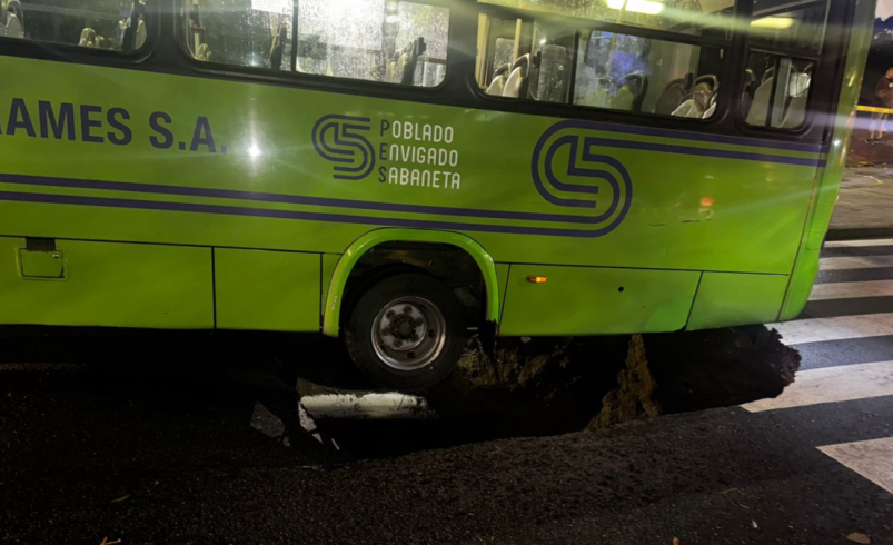 El alcalde Federico Gutiérrez se encuentra en el lugar

 – Tinta clara