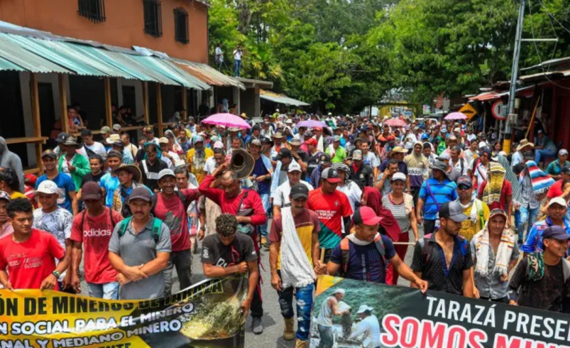 Mineros y Clan del Golfo rechazan vínculos ilegales

 – Tinta clara