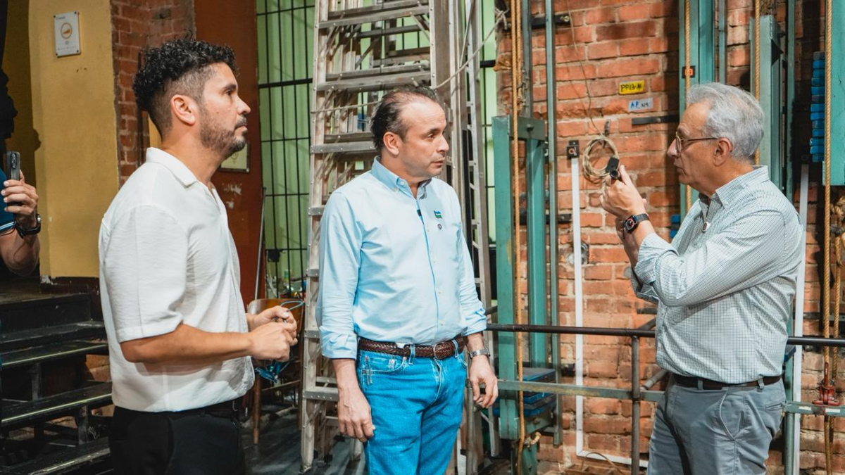 Es el Teatro Municipal, nacido de un incendio

 – Tinta clara