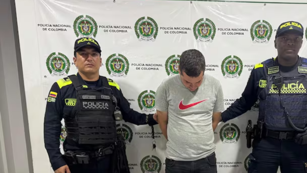 Andrés Salazar, uno de los más buscados por millonarios fraudes digitales y con alerta de Interpol, es capturado en Cali

 – Tinta clara