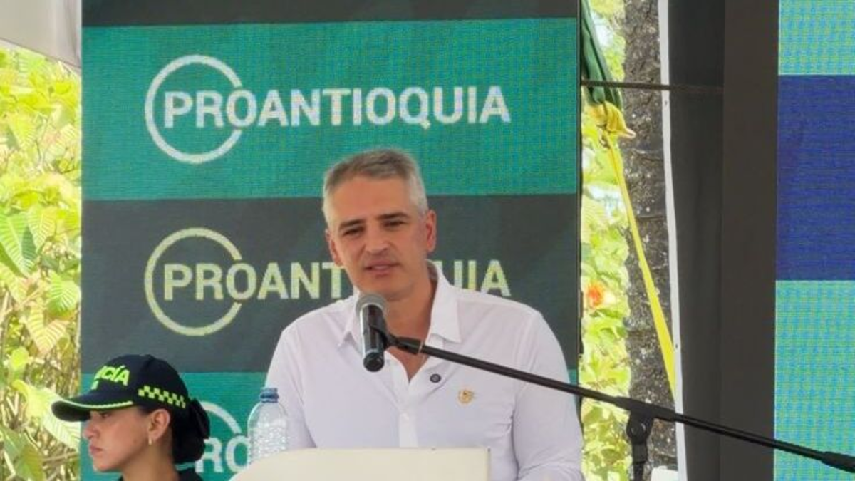 Gobernador Andrés Julián Rendón reacciona en Asamblea Proantioquia a comentarios sobre su departamento: ‘Antioquia se defiende’

 – Tinta clara