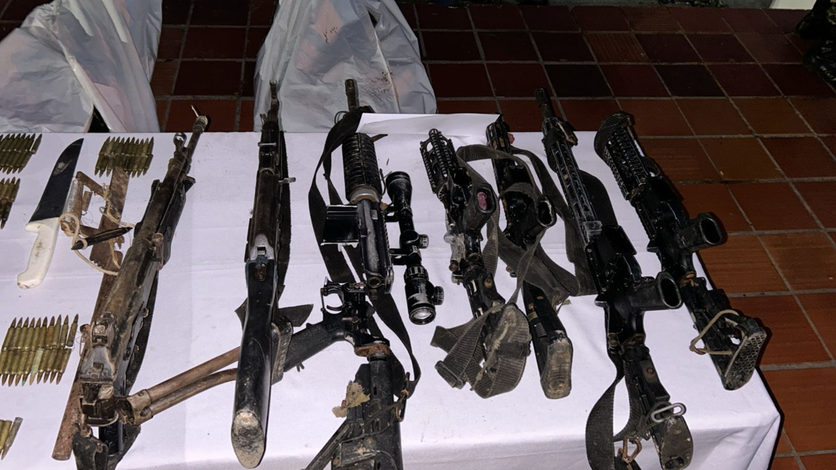 Ejército desmantela centro de entrenamiento de bandas criminales en manejo de explosivos y drones en el sur de Bolívar

 – Tinta clara