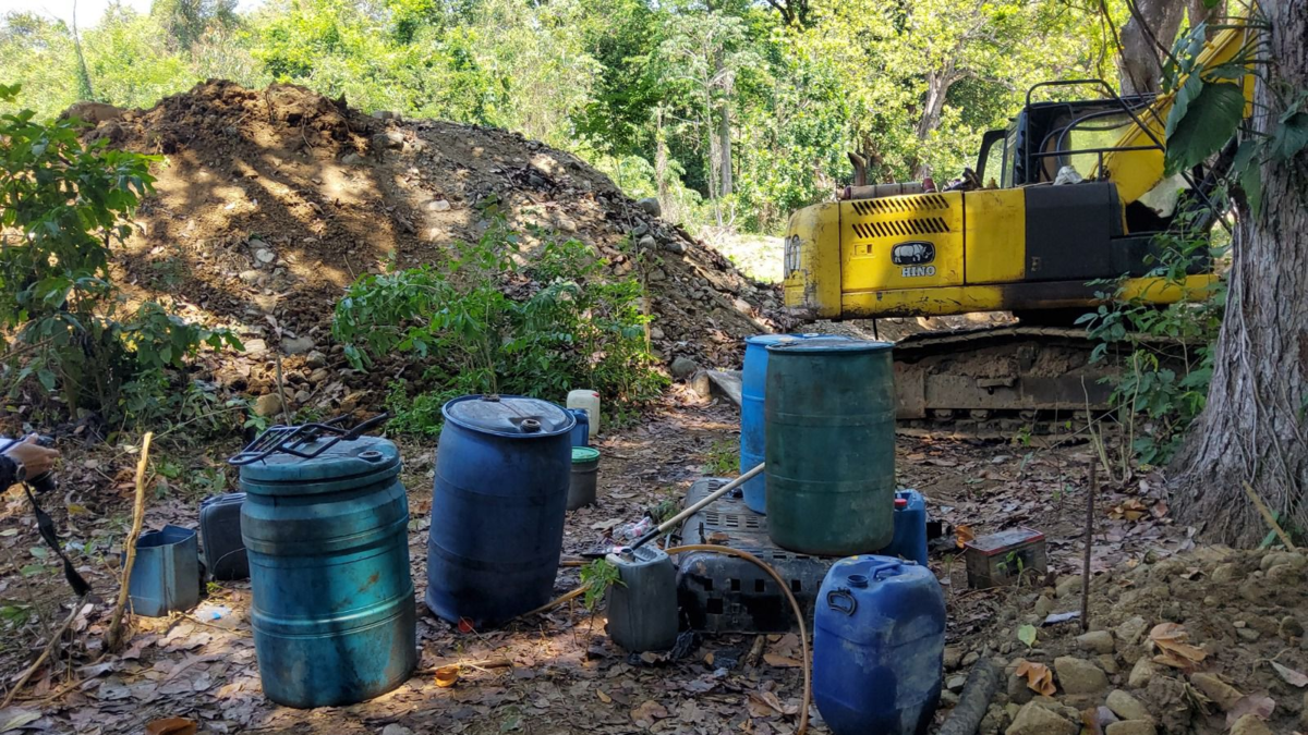 Así funcionó el complejo minero ilegal más grande del departamento, recientemente encontrado en la Sierra Nevada de Santa Marta.

 – Tinta clara