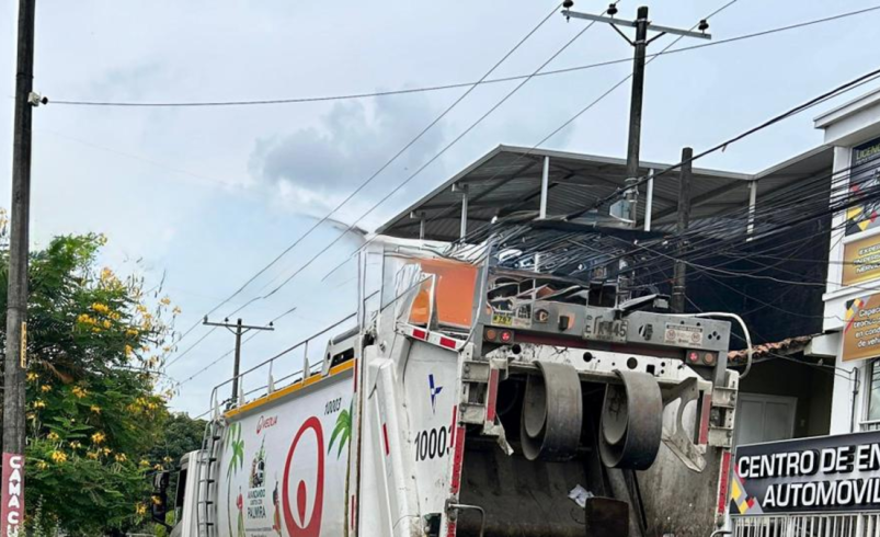 Alcaldía de Palmira convoca mesa de trabajo con operarios de limpieza para resolver fallas en recolección de residuos

 – Tinta clara