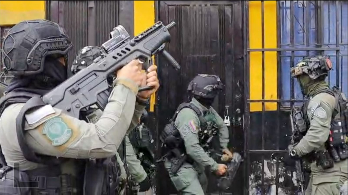 Duro golpe a una banda que traficaba drogas y robaba motos y autos, utilizando talleres y estacionamientos en Cali: encuentran 2.778 motos adulteradas

 – Tinta clara