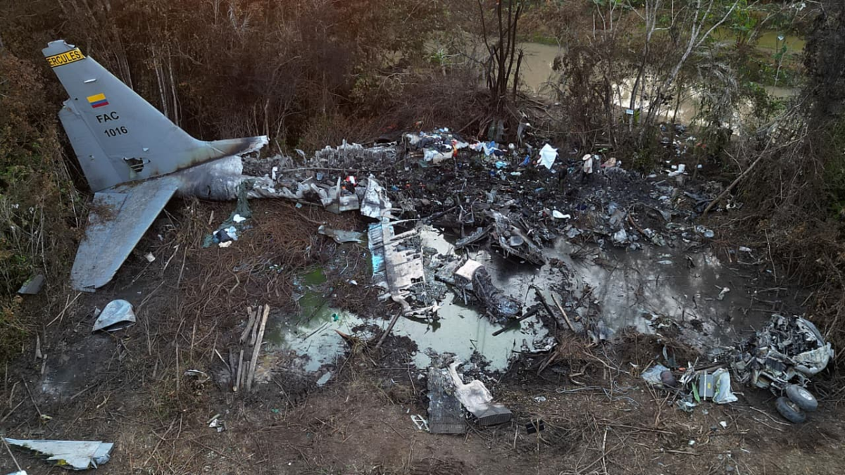 Impactantes imágenes muestran lo sucedido con el avión Hércules C-130 de la Fuerza Aérea que se estrelló en Putumayo y dejó 69 muertos

 – Tinta clara