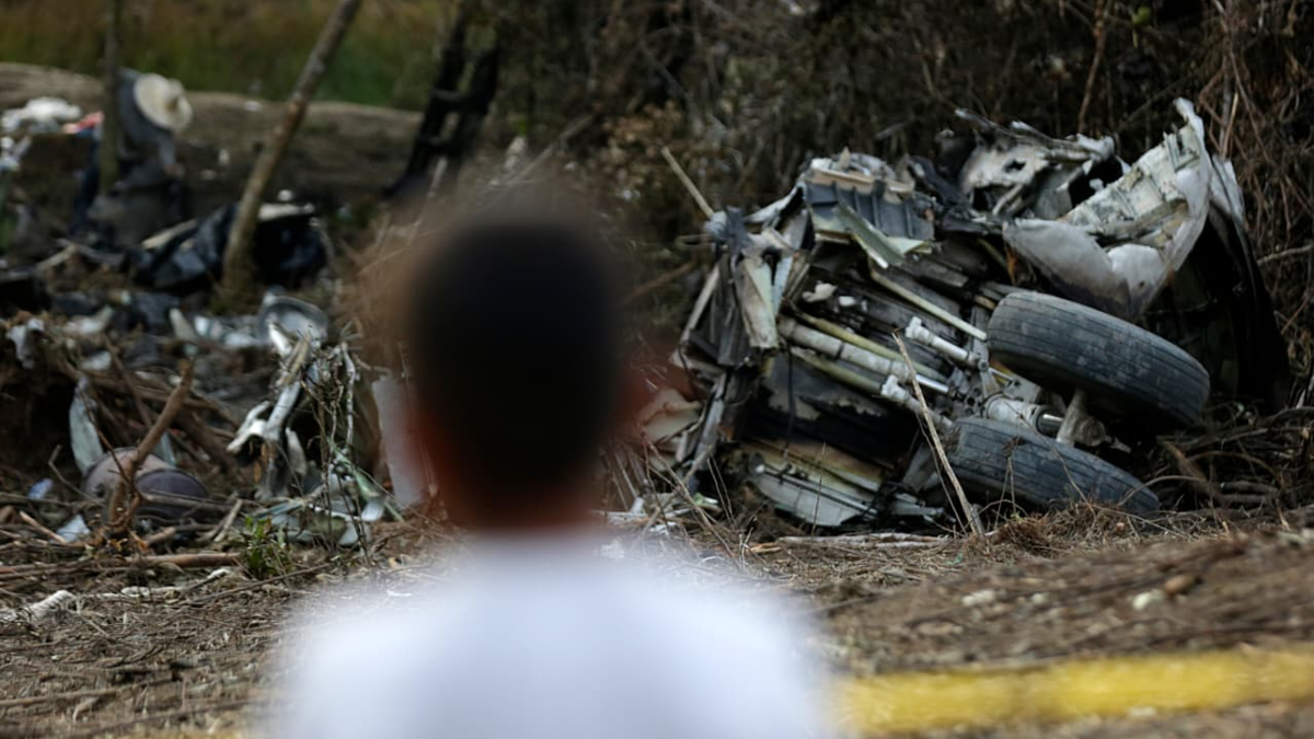 Cali se suma al dolor nacional con luto oficial por los uniformados que cayeron en accidente aéreo del avión Hércules C-130

 – Tinta clara