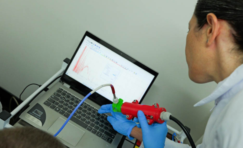 Desarrollan en Medellín dispositivo portátil para diagnóstico no invasivo de leishmaniasis

 – Tinta clara