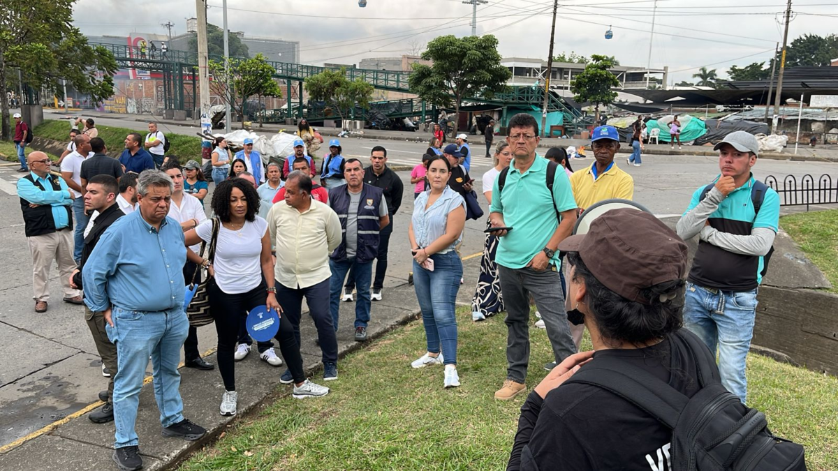 Protesta por suministro de agua en Siloé termina con acuerdos: despejan vía y activan plan de emergencia

 – Tinta clara