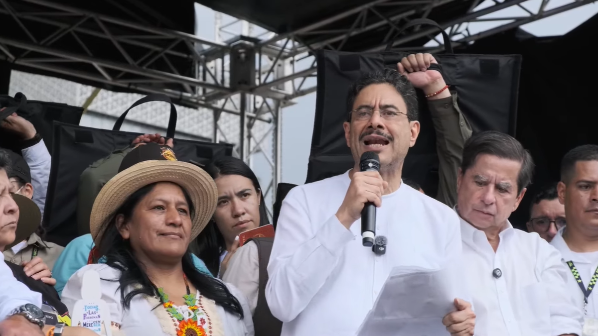 Fue en el mismo parque que el discurso.

 – Tinta clara