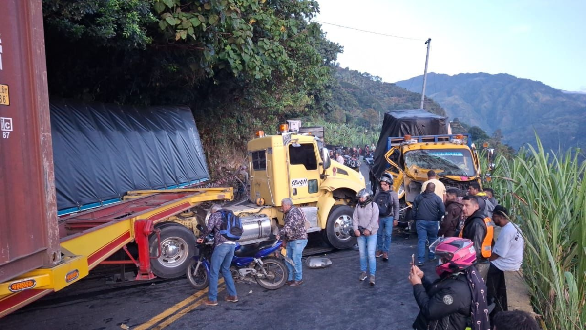Hay bloqueo total y congestión en el éxodo de Semana Santa

 – Tinta clara