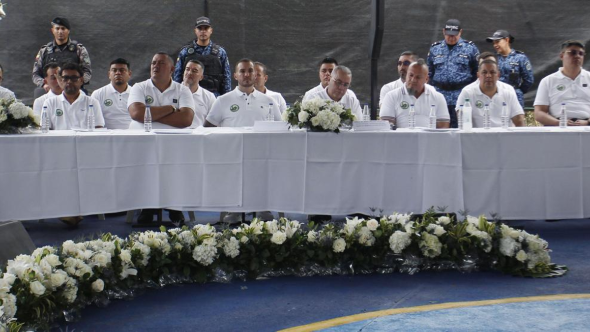 La Fiscalía suspendió las órdenes de aprehensión contra 23 líderes de la mesa de paz urbana del penal de Itagüí por directiva del Gobierno Nacional

 – Tinta clara