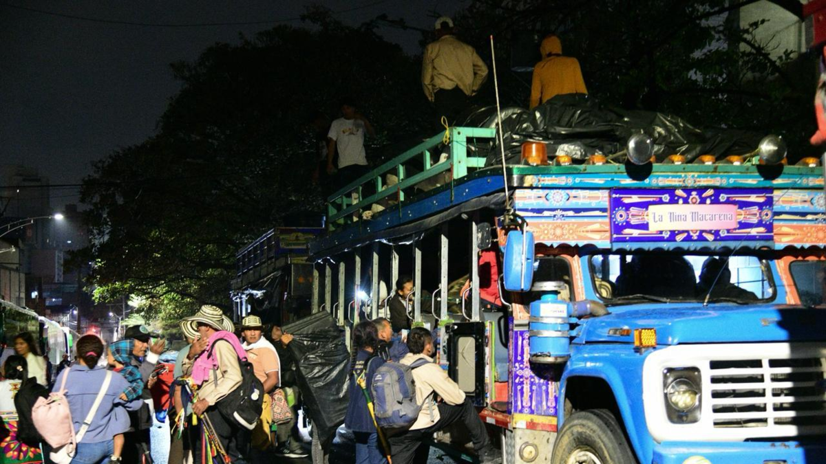 Acuerdos y retorno a los territorios

 – Tinta clara
