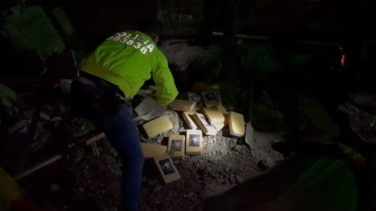 Así funcionó en Cali el taller de latón y pintura que sirvió de fachada para ocultar media tonelada de cocaína vinculada a la estructura de ‘Jaime Martínez’.

 – Tinta clara