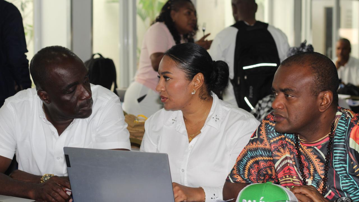 Avanza acuerdos para la política pública de atención, asistencia y reparación integral a las víctimas del conflicto en Colombia: encuentro en Cali

 – Tinta clara