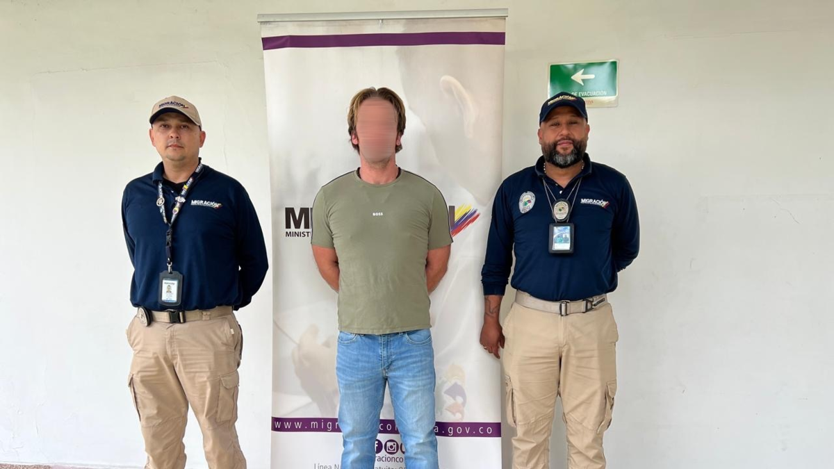 Capturan en Medellín a narcotraficante estadounidense que intentó sobornar a Inmigración

 – Tinta clara