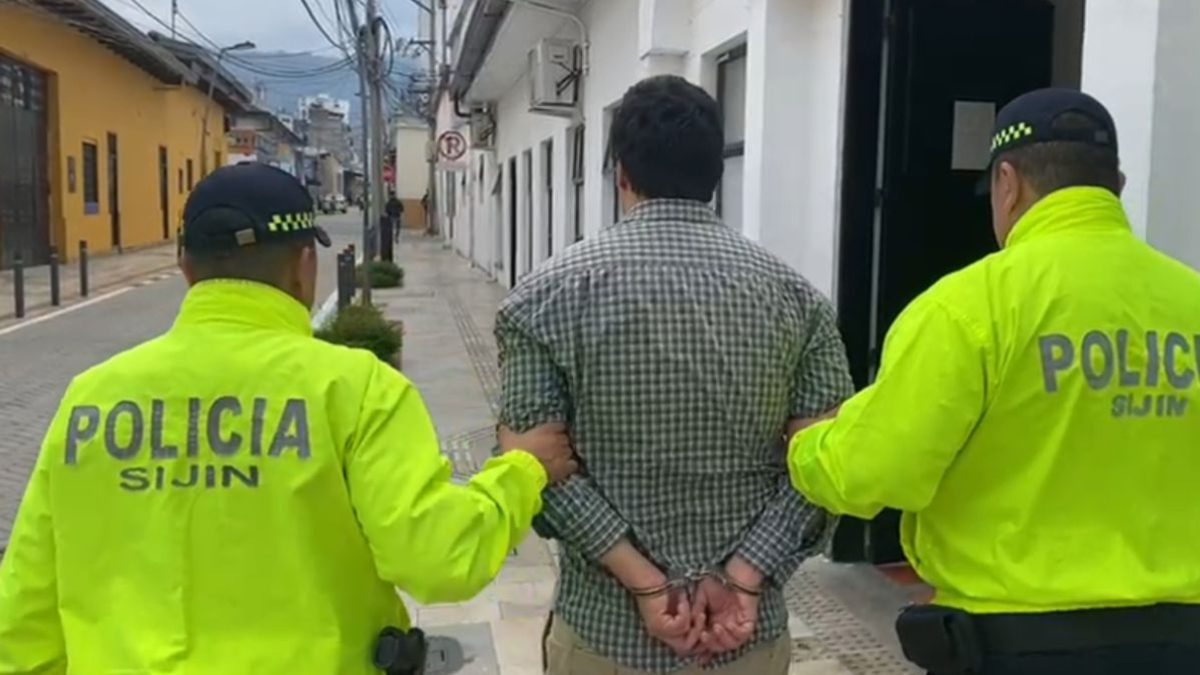 Creó huellas dactilares con gel de látex, que fueron utilizadas para realizar trámites financieros en Bucaramanga: así cayó el presunto delincuente

 – Tinta clara