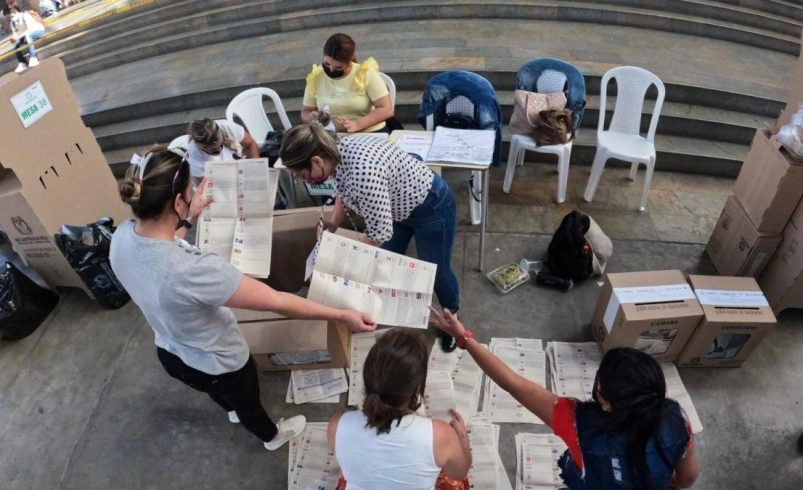 Hay diferencias entre las formas electorales que superan los 200 votos en una mesa

 – Tinta clara