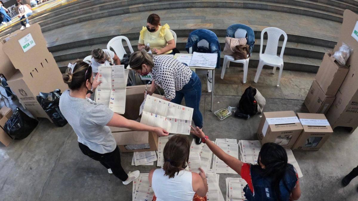 Hay diferencias entre las formas electorales que superan los 200 votos en una mesa

 – Tinta clara